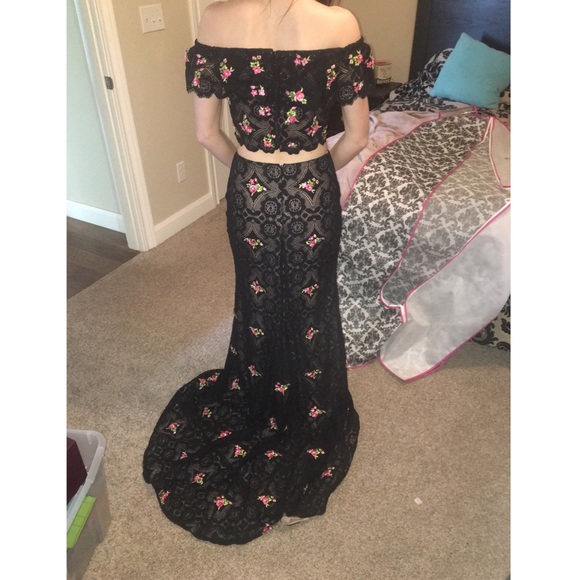 Sherri Hill Prom Dress! - Picture 2 of 4